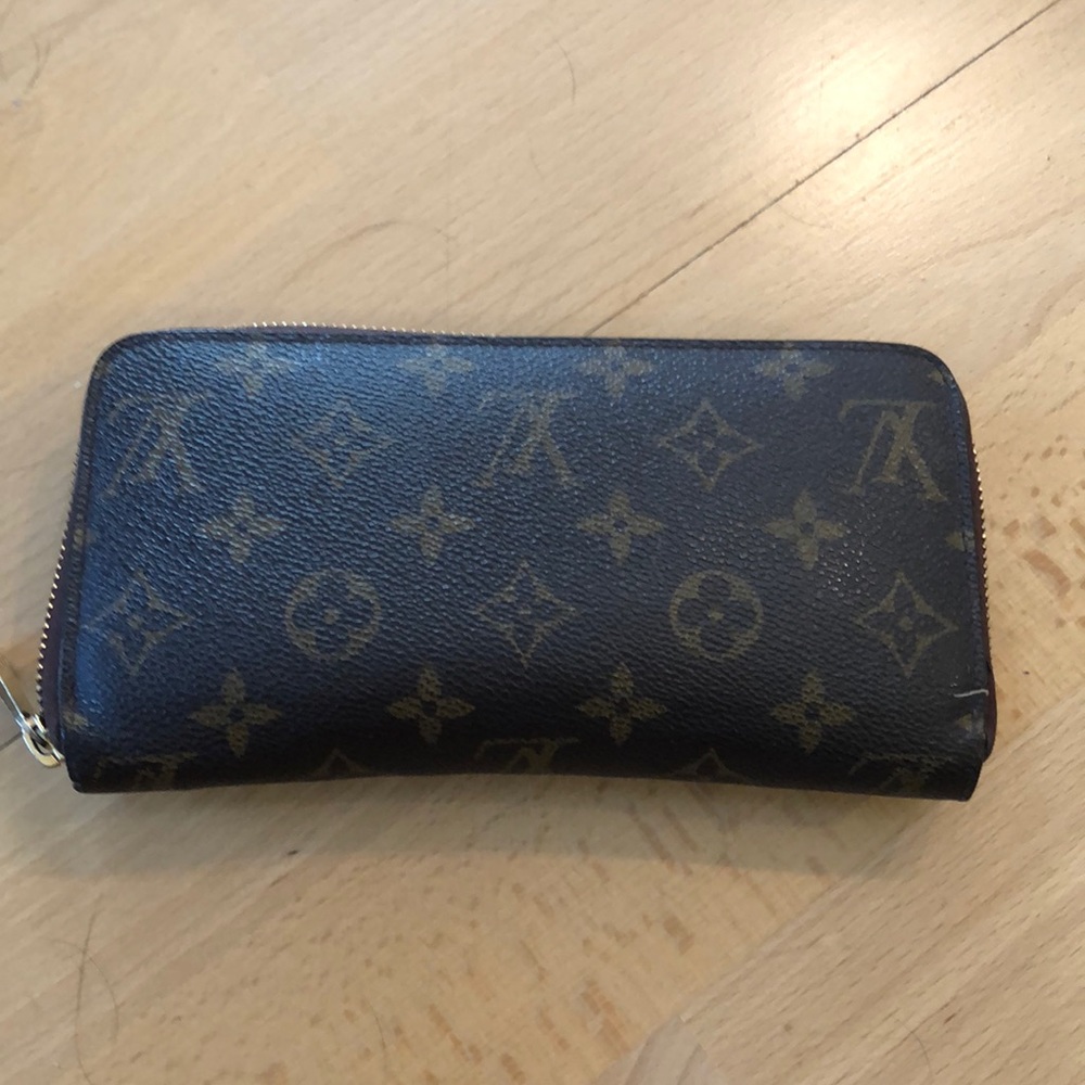 Louis Vuitton zip wallet